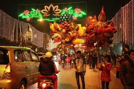 Đón giao thừa bên hồ Hoàn Kiếm ảnh 4
